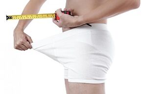 misurazione del pene dopo l'ingrandimento chirurgico
