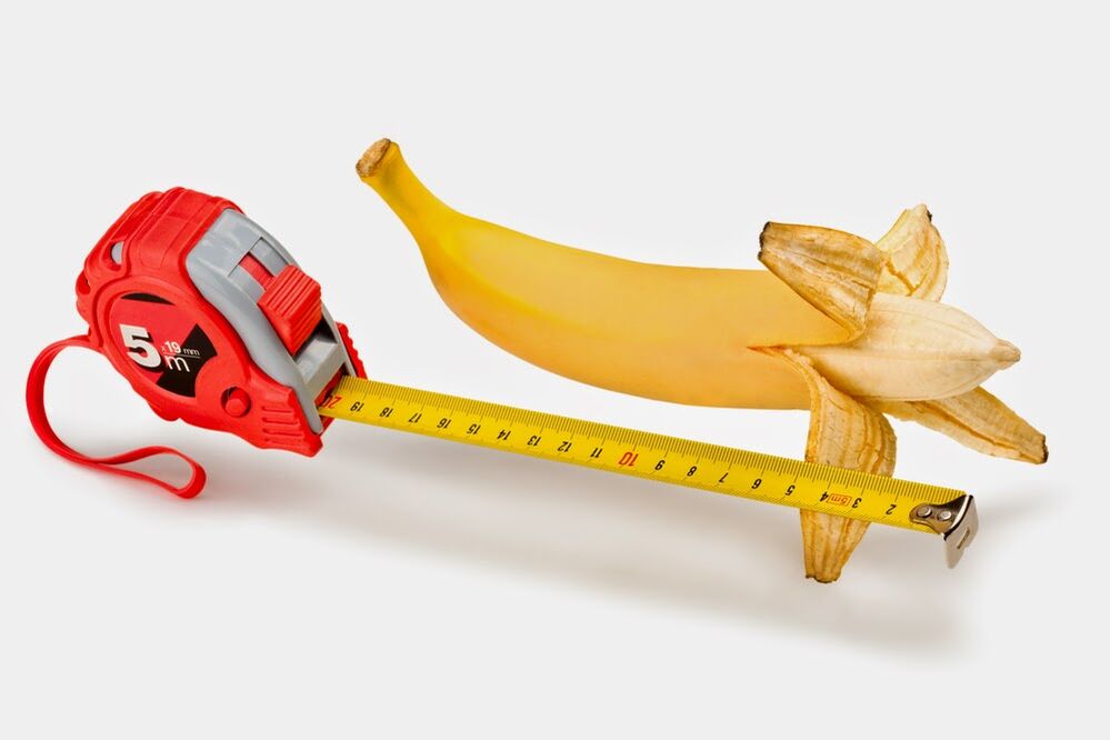misurare il pene prima dell'ingrandimento usando l'esempio di una banana