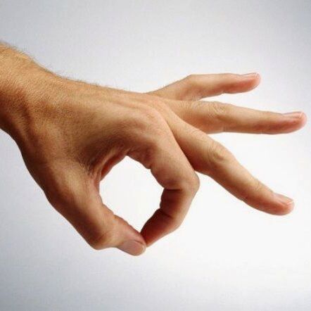 Jelqing viene eseguito utilizzando il pollice e l'indice.