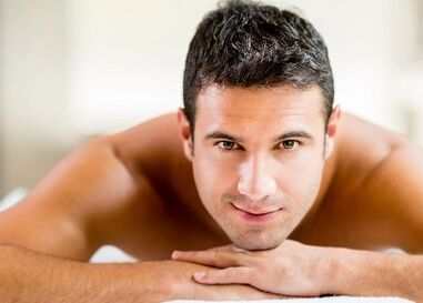 Un uomo ha aumentato le dimensioni del suo pene con il massaggio