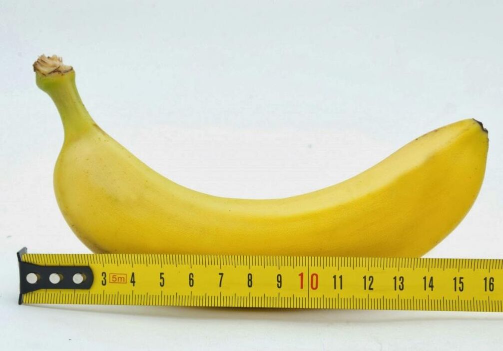 misurazione del pene prima dell'ingrandimento usando l'esempio di una banana